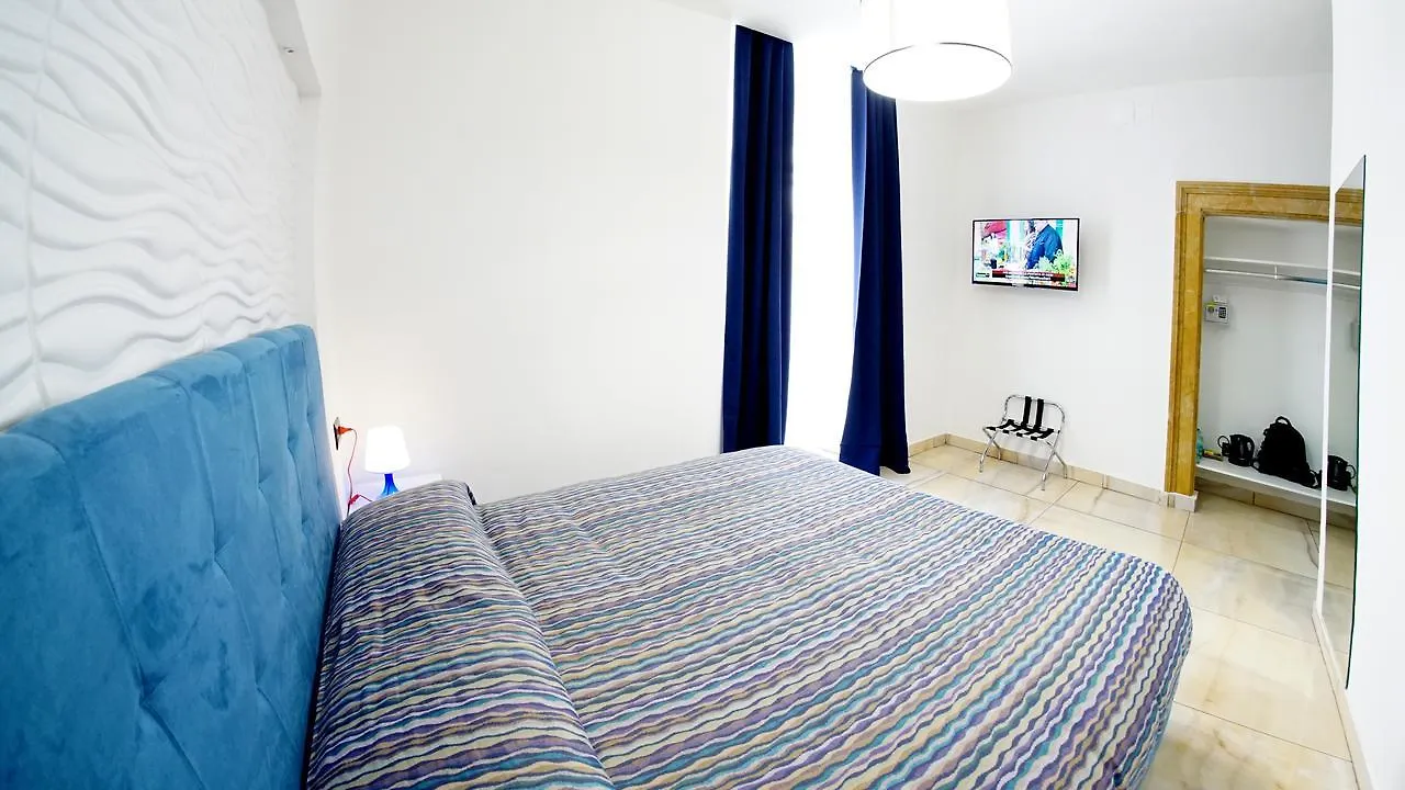 נאפולי Beverello Suite 2*,  איטליה