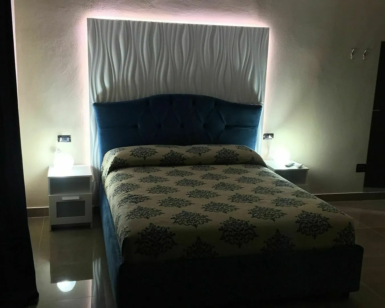נאפולי Beverello Suite