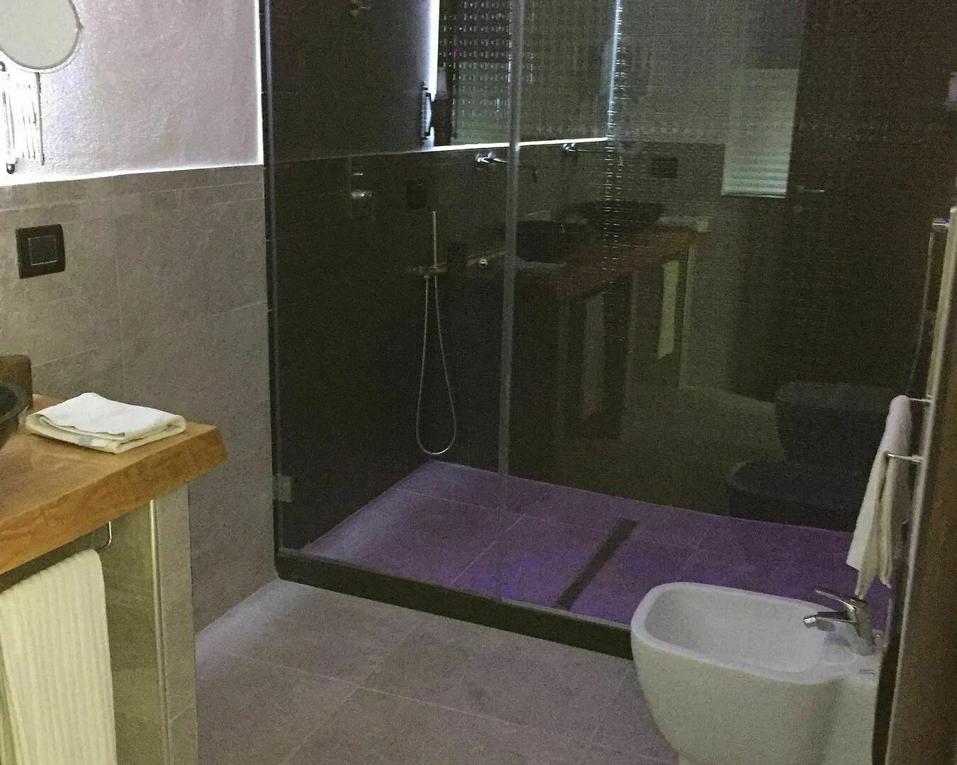 נאפולי Beverello Suite 2*,